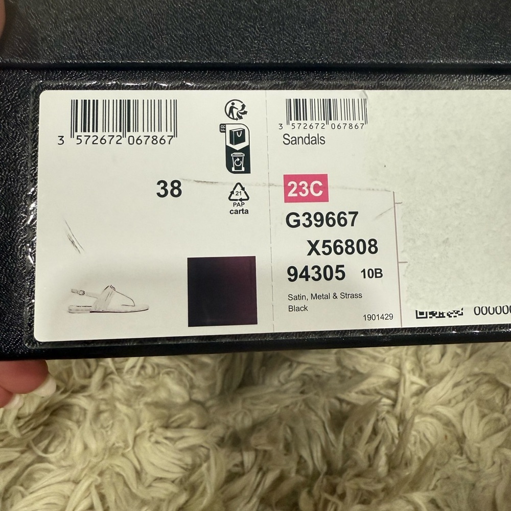 Chanel Black and White Sandals with Logo Detail - Picture 5 of 10